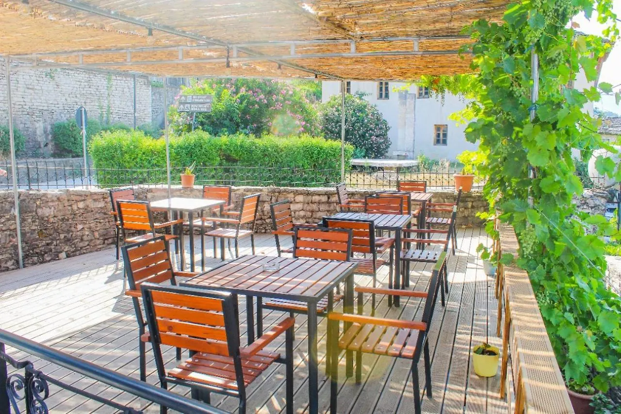 Silver Hill Guesthouse Gjirokastër 3*,  ألبانيا