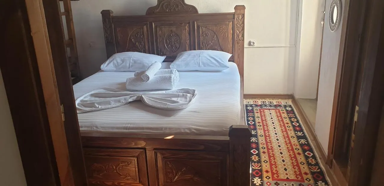 Silver Hill Guesthouse Gjirokastër 3*,  Arnavutluk