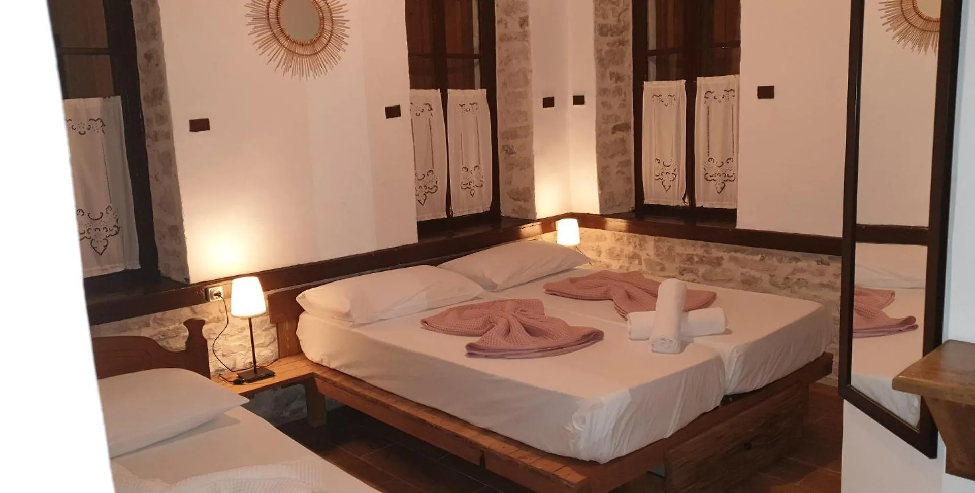 Silver Hill Guesthouse Gjirokastër بيت ضيافة